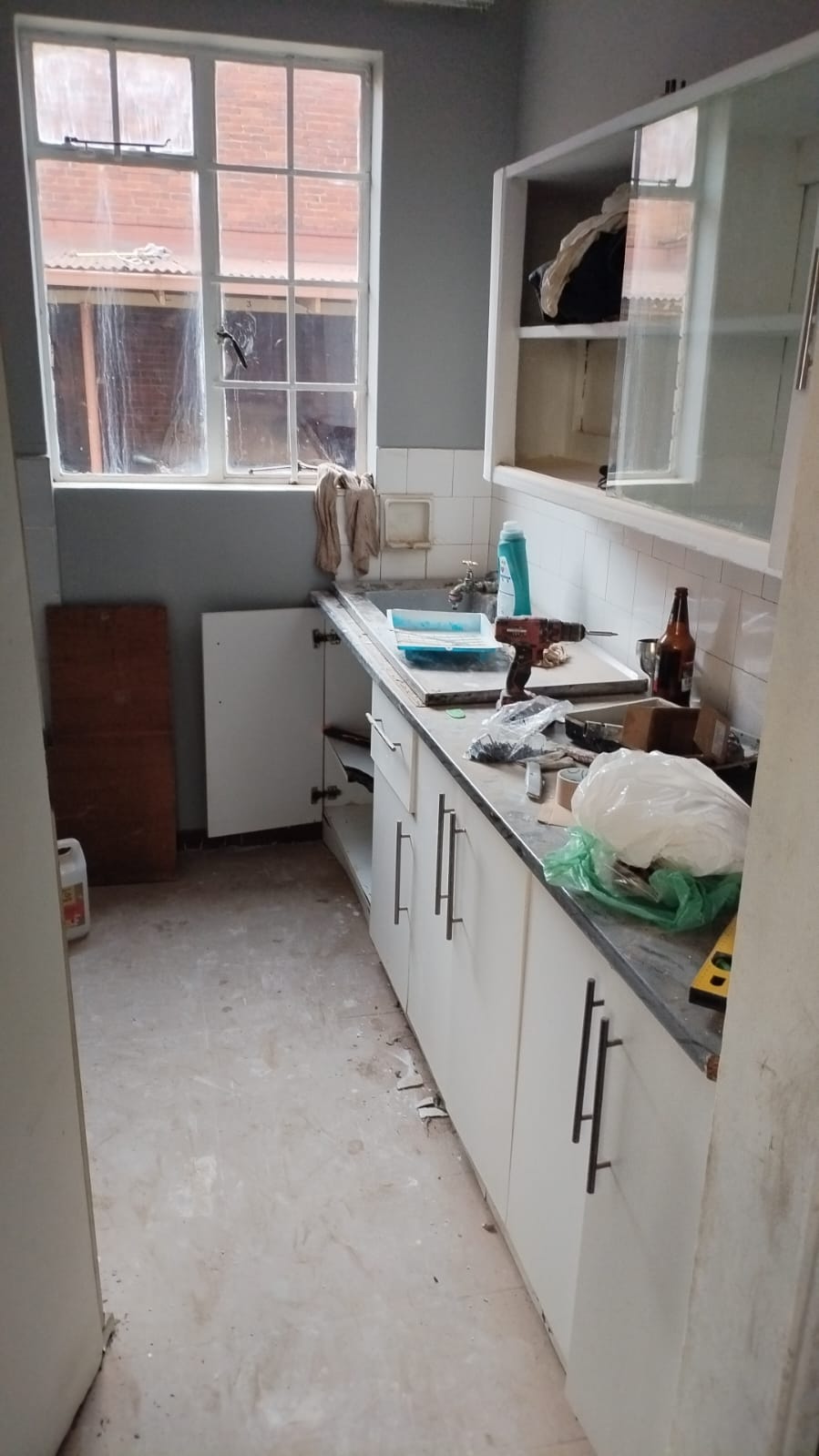Original kitchen prior to renovation