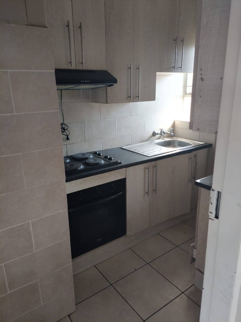 Compact kitchen with oven and hood